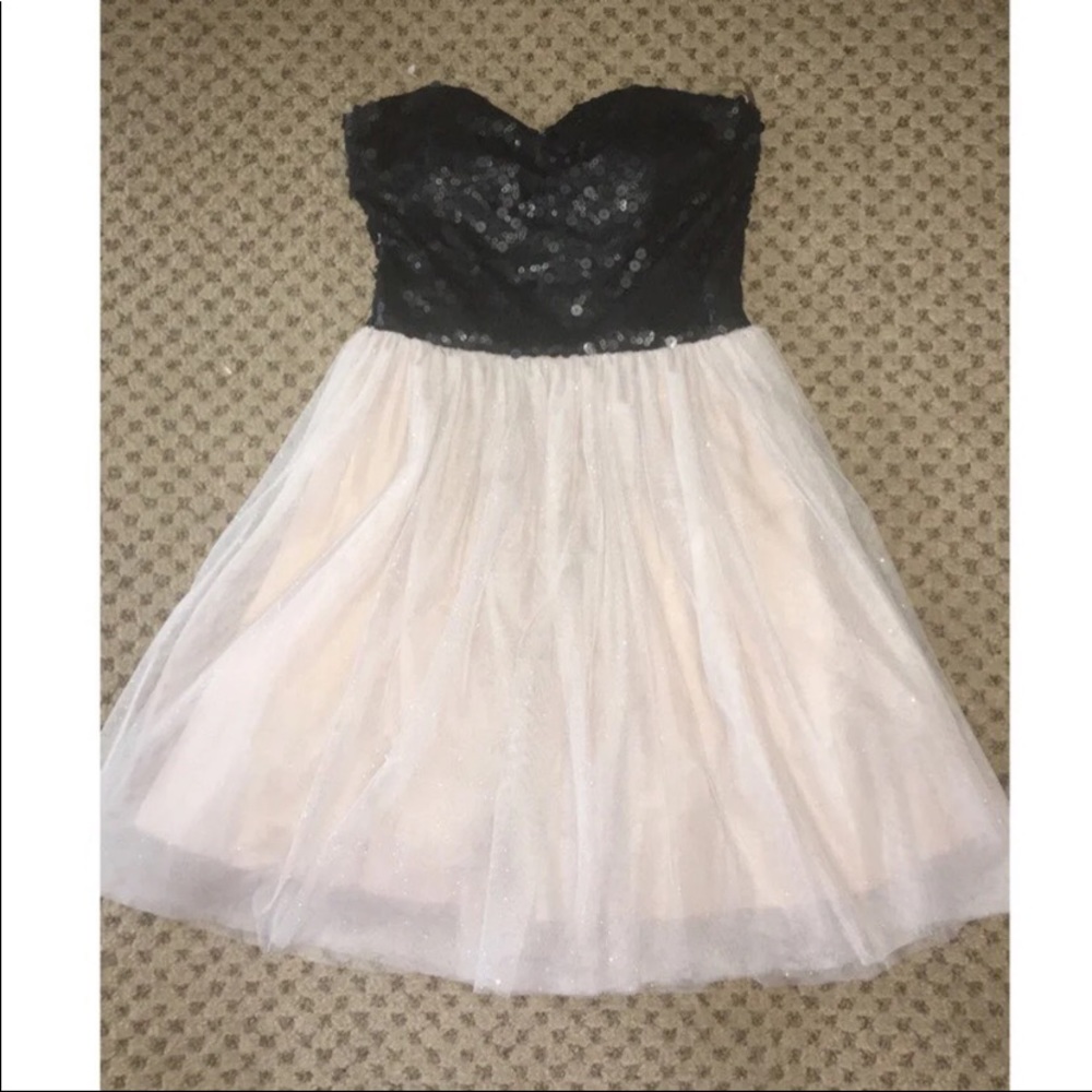 Super cute dress!